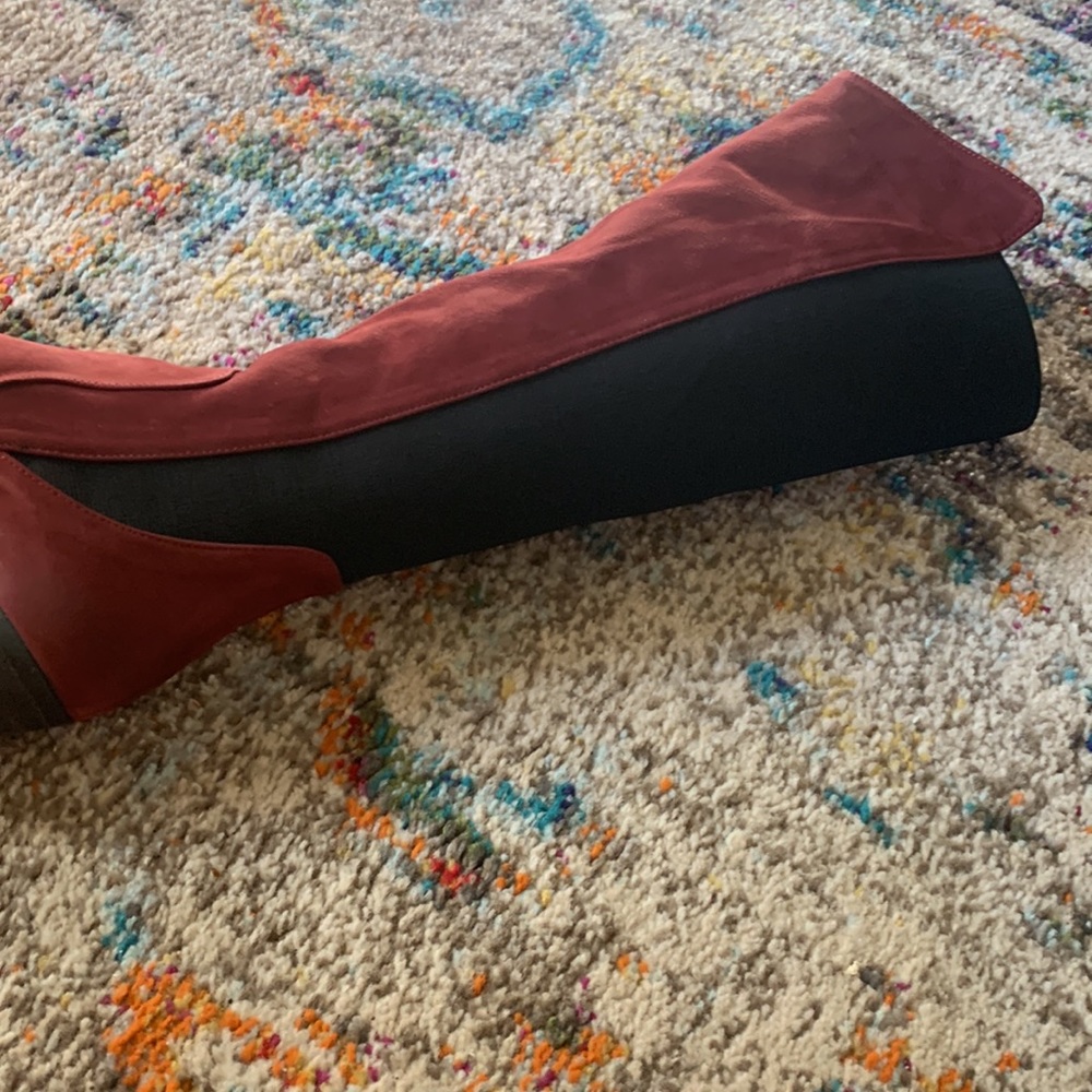 Bueno Red Tulip Walt Boots in Nubuck Suede with Black Elastic - Picture 3 of 6